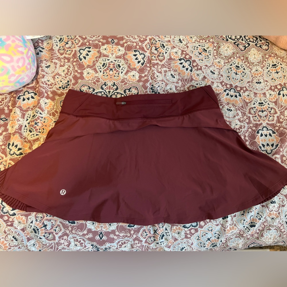 lululemon size 10 tennis skirt with built in shorts and side flow design.